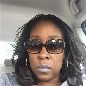 Meet your Posher, Monique